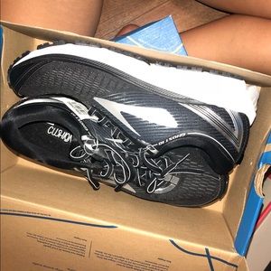 brooks cushion me neutral